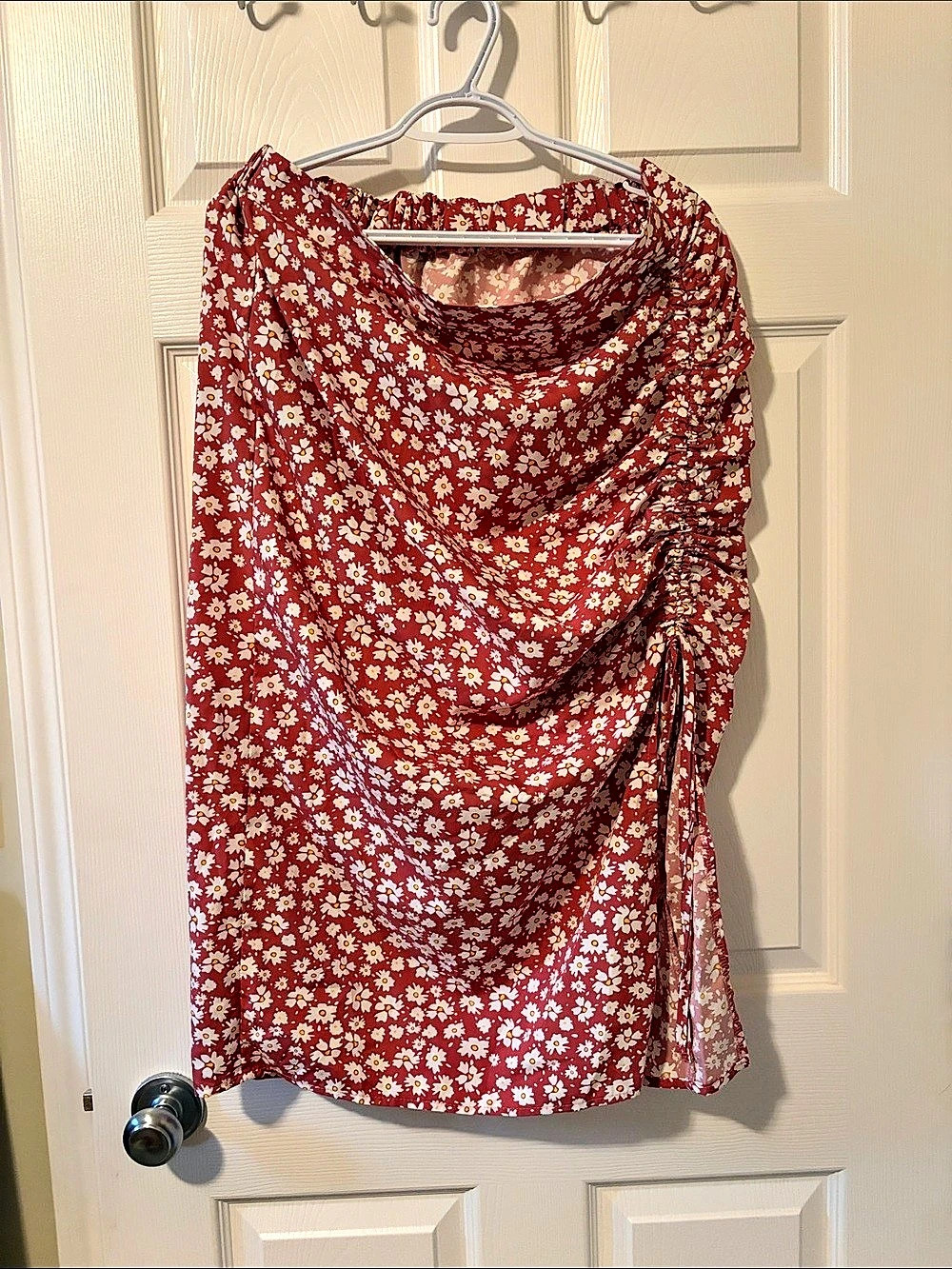 SHEIN Floral Skirt in Red & White Like New